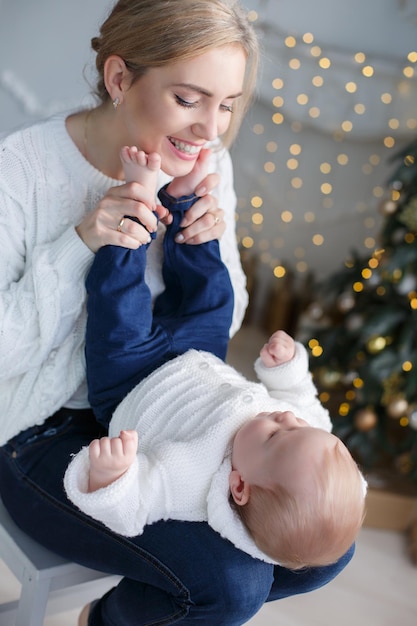 Madre con bambino a casa