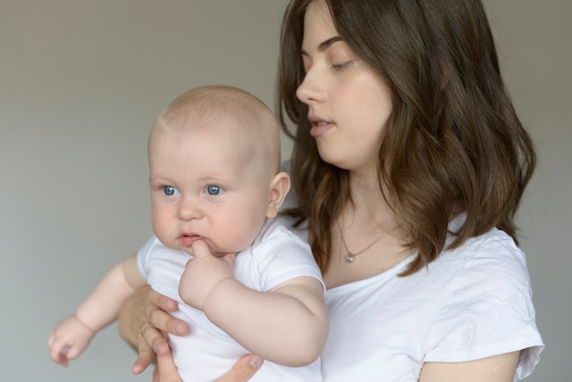 madre con bambino carino