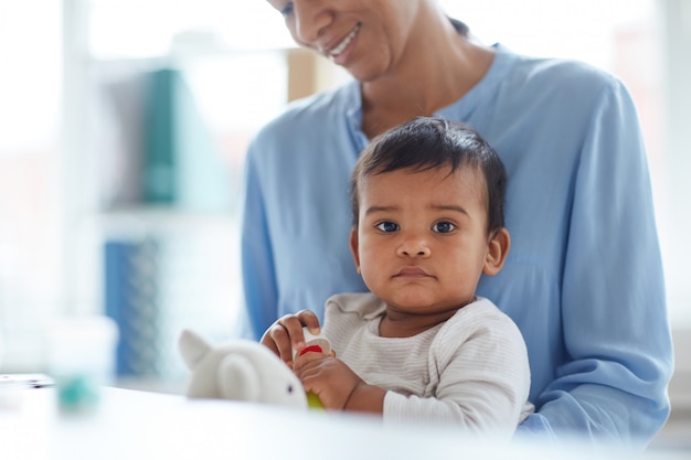 Madre con il suo bambino piccolo