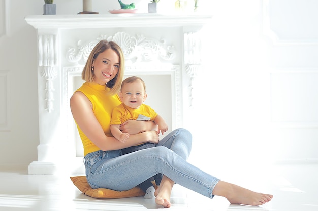 madre con un bambino piccolo bambino / due famiglie madre e bambino maternità, salute con felicità