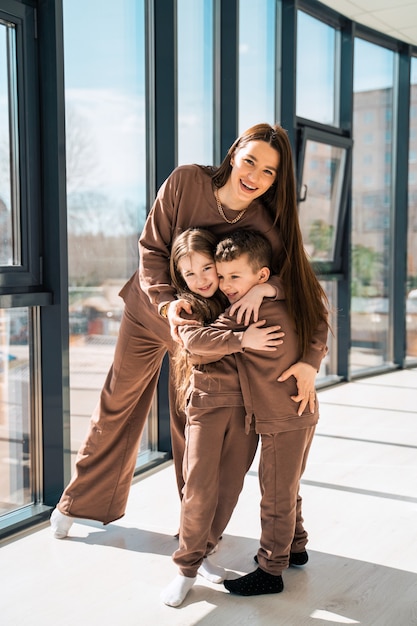 Madre e figli in studio