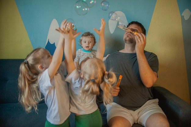Madre e figlia a casa