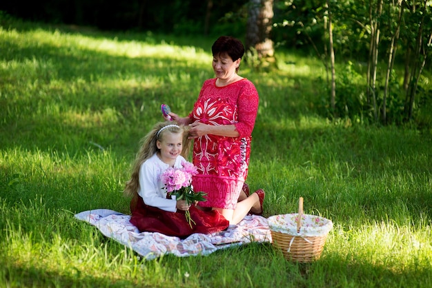 Madre e figlia al parco