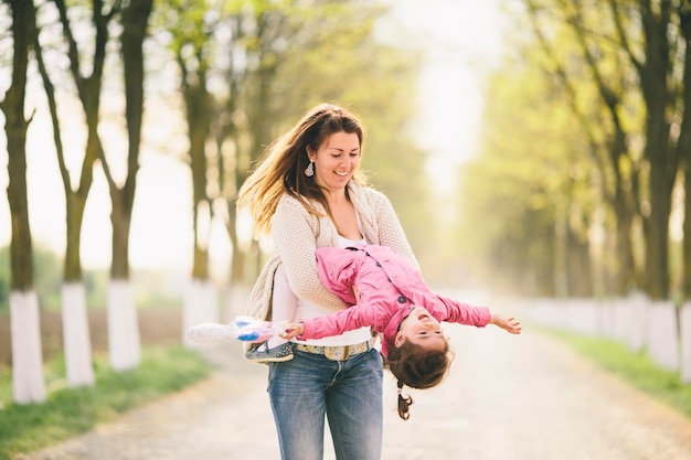 Madre e figlia che si divertono