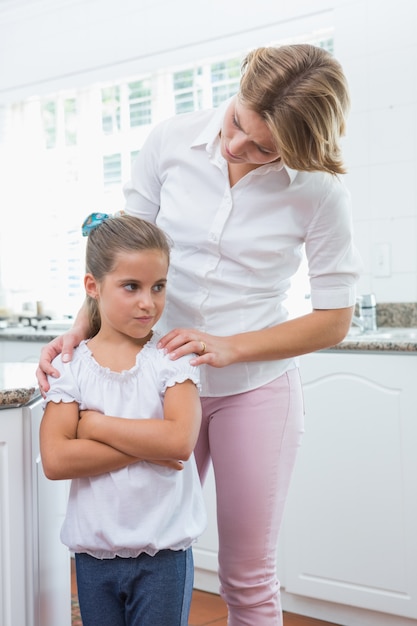 Madre e figlia dopo una discussione