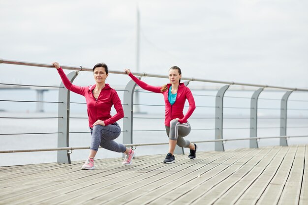 Madre e figlia fare jogging