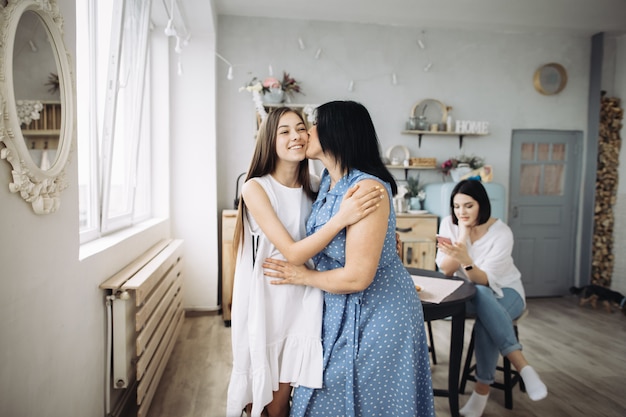 Madre e figlie divertirsi insieme