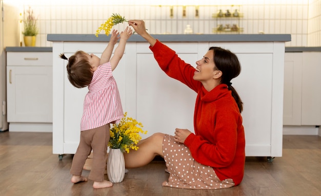 Madre single che trascorre del tempo con sua figlia