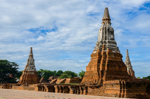 Maestose rovine del 1629 Wat Chai Watthanaram costruite dal re Prasat Tong