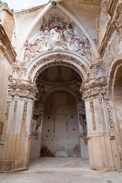 Maestose rovine del chiostro del Monasterio de Piedras