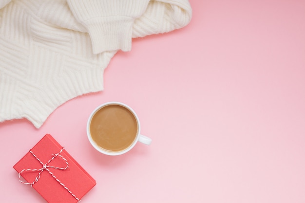 Maglione da caffè e regalo rosso rosa