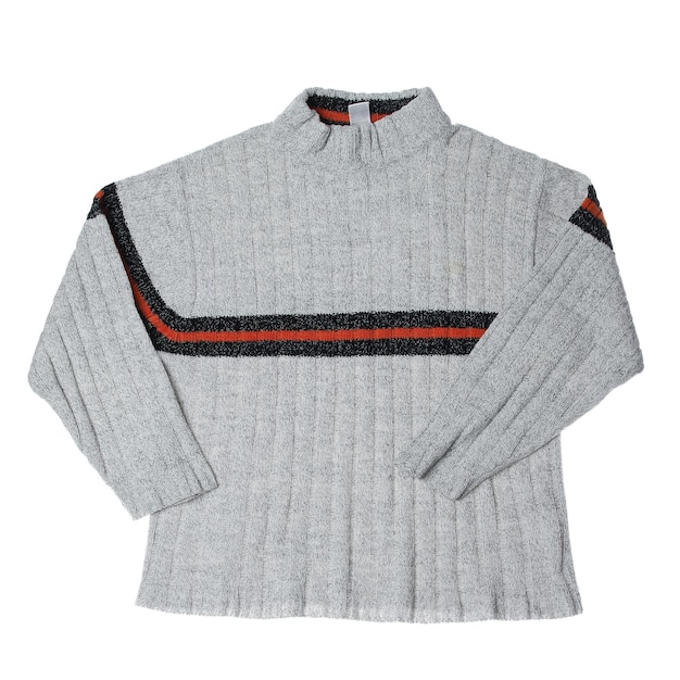 Maglione grigio isolato su sfondo bianco