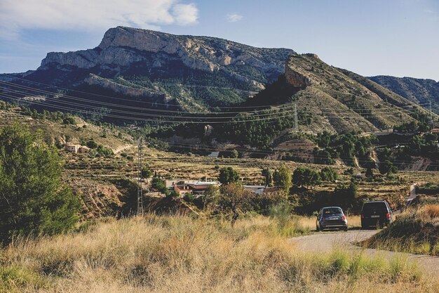 Magnifica vista sulle montagne e foreste della Spagna Pirenei