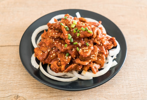 maiale fritto con salsa piccante coreana (bulgogi)