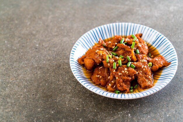 maiale fritto con salsa piccante coreana (bulgogi)