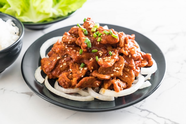 maiale fritto con salsa piccante coreana (bulgogi)