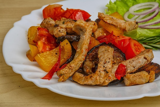 Maiale fritto con verdure