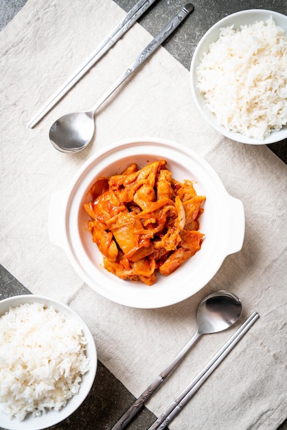 maiale saltato in padella con kimchi - cucina coreana