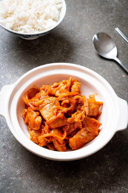 maiale saltato in padella con kimchi