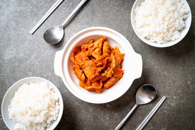 maiale saltato in padella con kimchi