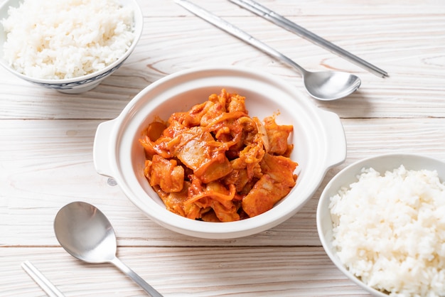 maiale saltato in padella con kimchi