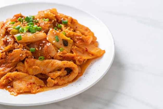 maiale saltato in padella con kimchi