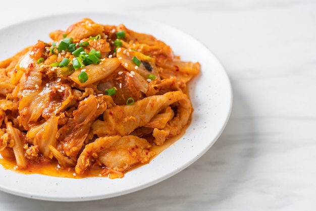 maiale saltato in padella con kimchi