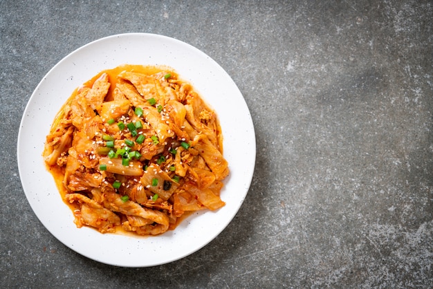 maiale saltato in padella con kimchi