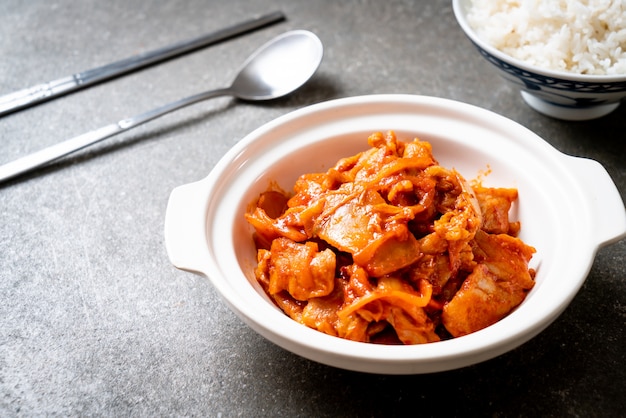 maiale saltato in padella con kimchi