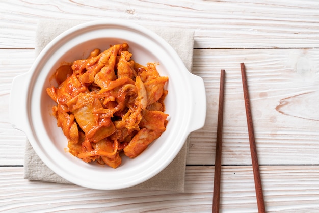 maiale saltato in padella con kimchi