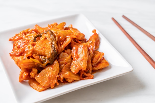 maiale saltato in padella con kimchi