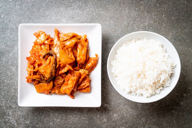 maiale saltato in padella con kimchi