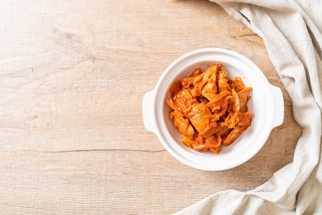 maiale saltato in padella con kimchi