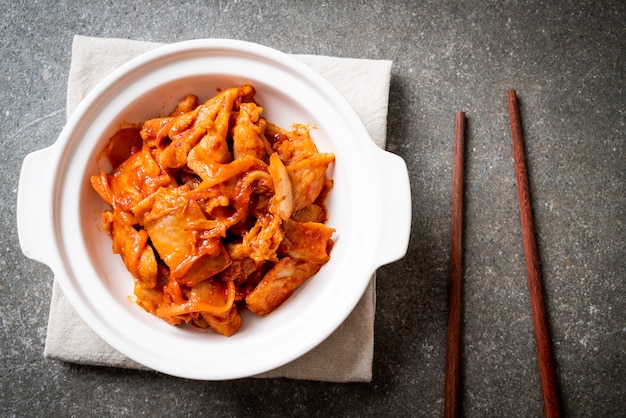 maiale saltato in padella con kimchi