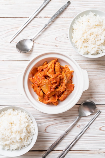 maiale saltato in padella con kimchi