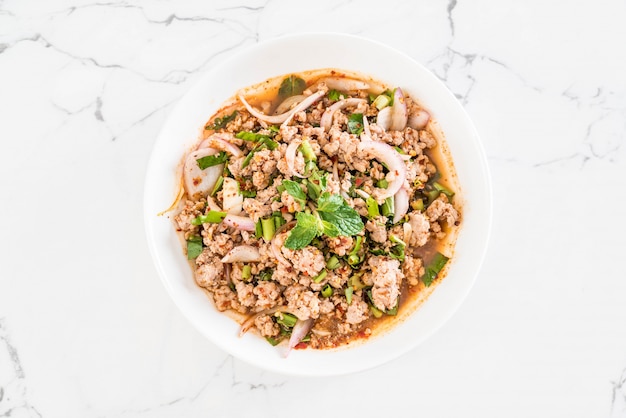 maiale trito piccante (Larb - Traditional Thai Food)