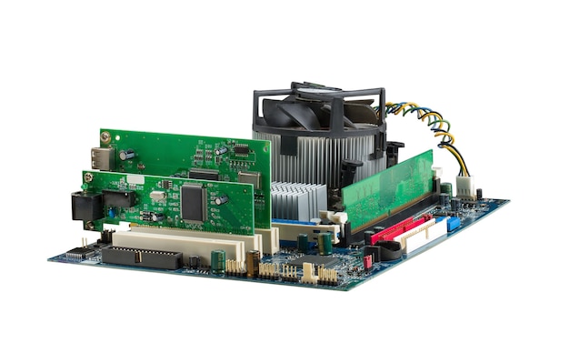 Mainboard del sistema informatico isolato su bianco