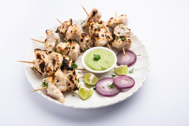 Malai Chicken Tikka o murgh malai è una deliziosa e succosa ricetta di pollo alla griglia