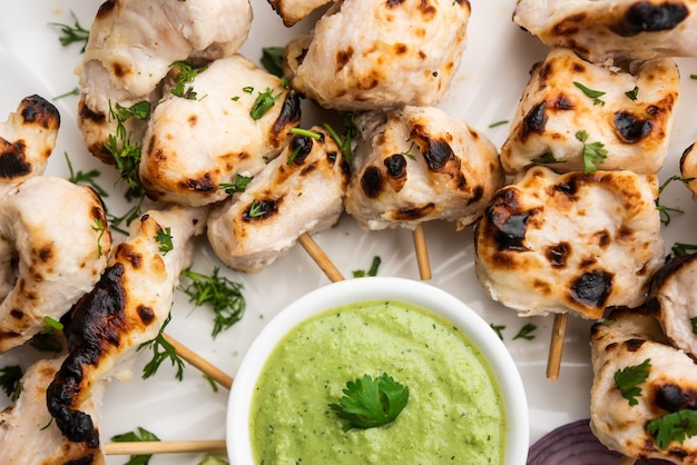 Malai Chicken Tikka o murgh malai è una deliziosa e succosa ricetta di pollo alla griglia