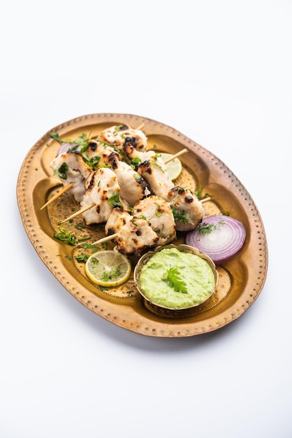 Malai Chicken Tikka o murgh malai è una deliziosa e succosa ricetta di pollo alla griglia