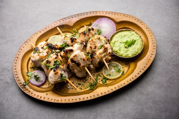 Malai Chicken Tikka o murgh malai è una deliziosa e succosa ricetta di pollo alla griglia