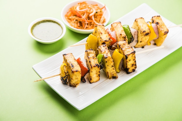 Malai Paneer Tikka Kabab è un piatto indiano a base di pezzi di ricotta