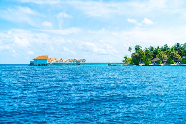 Maldive tropicale resort hotel e isola con spiaggia e mare