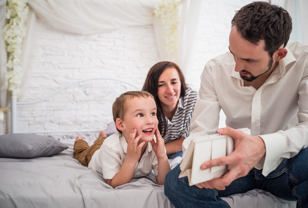 Mamma affascinante e papà positivo