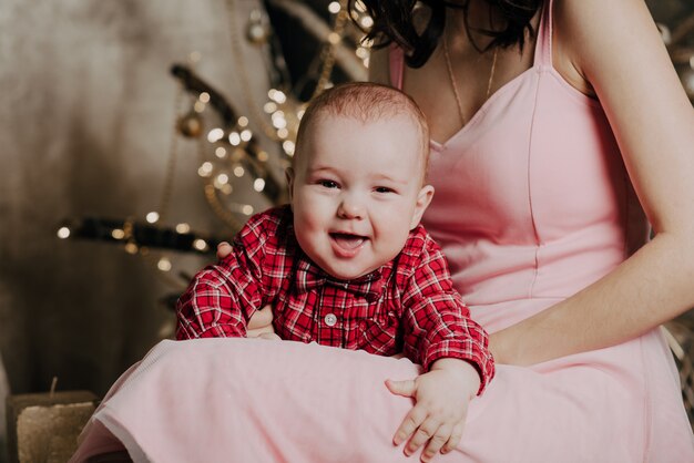 Mamma e bambino piccolo, famiglia felice