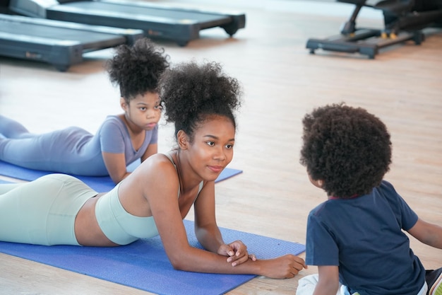 Mamma e figlia afro