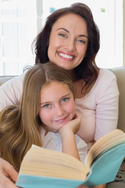 mamma figlia di stile di vita a casa