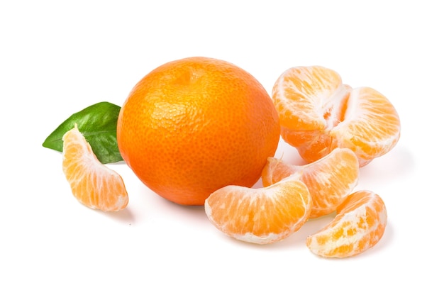 Mandarino, mandarino agrumi isolati su sfondo bianco.con percorso clipup