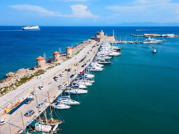 Mandraki porto Rodi città Grecia