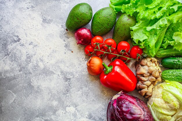 mangiare sano di verdure, alimenti biologici crudi